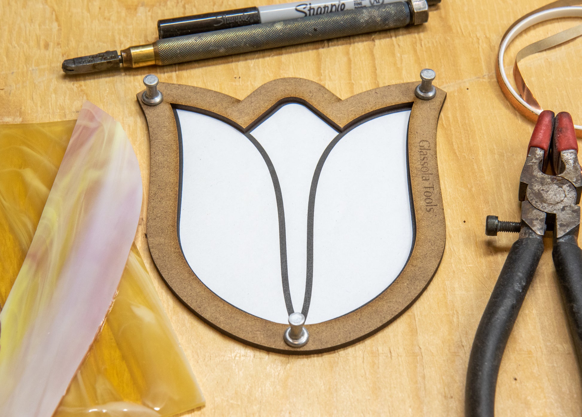 Glassola Tools Easter Layout Frames Tulip with Sample Pattern