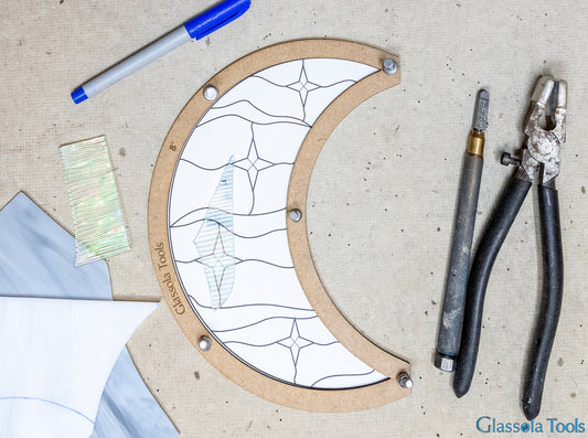 crescent shape stained glass layout frame from Glassola Tools