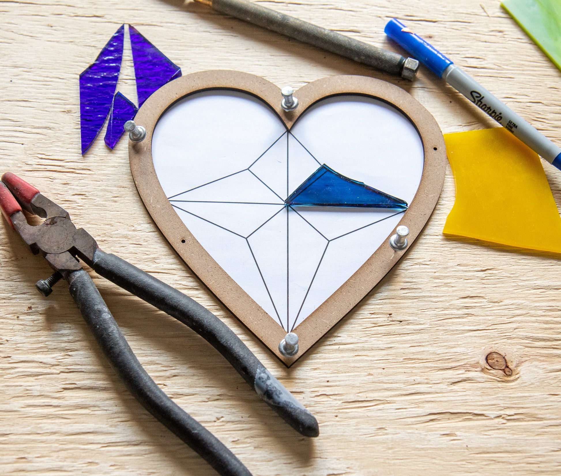 Glassola Tools Heart-shaped Layout Frame, with Sample Pattern